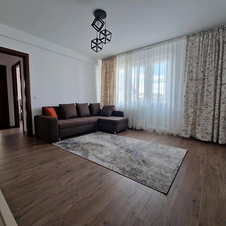 Downtown Apartment Ramnicu Valcea Ngoại thất bức ảnh