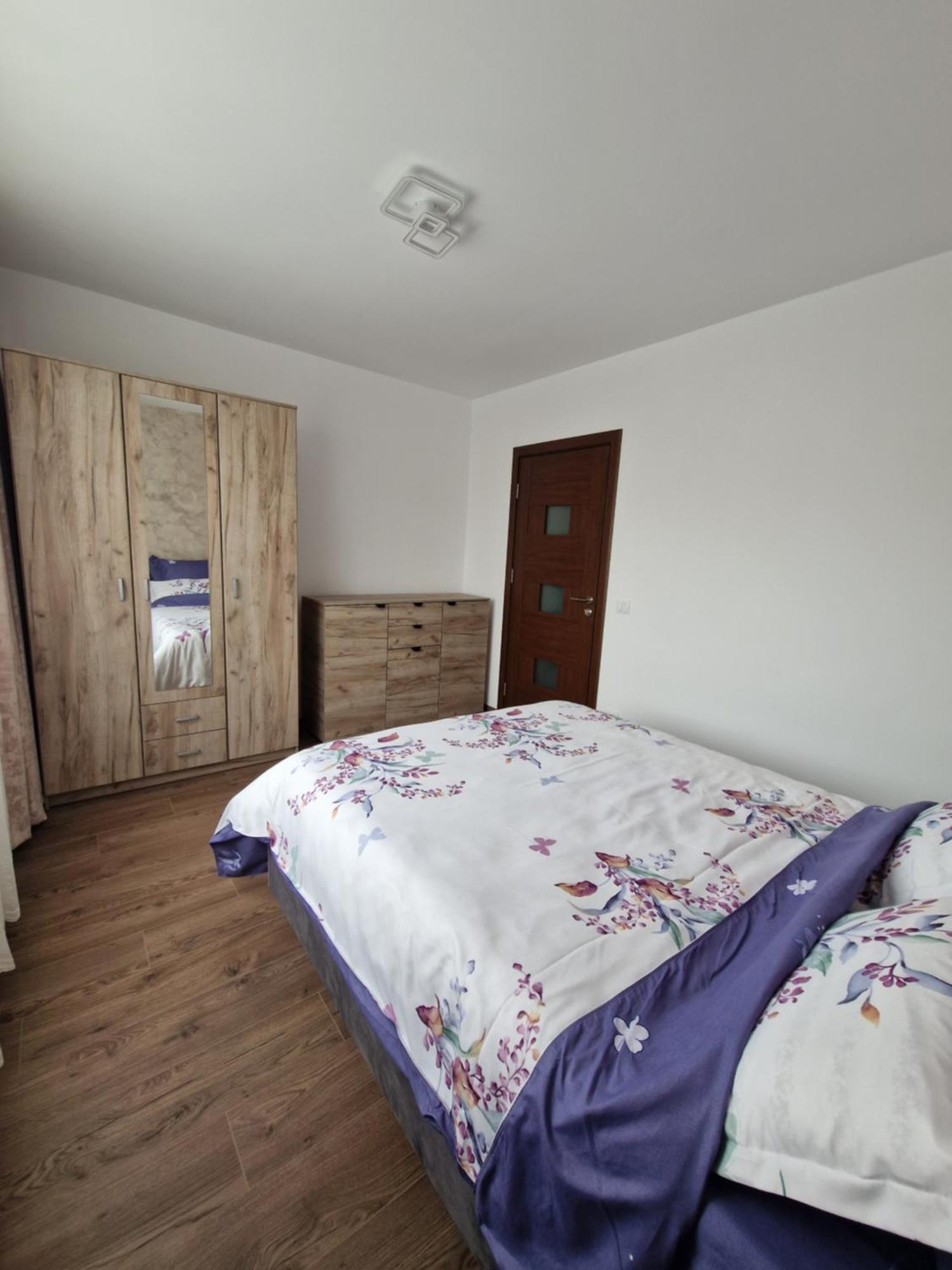 Downtown Apartment Ramnicu Valcea Ngoại thất bức ảnh