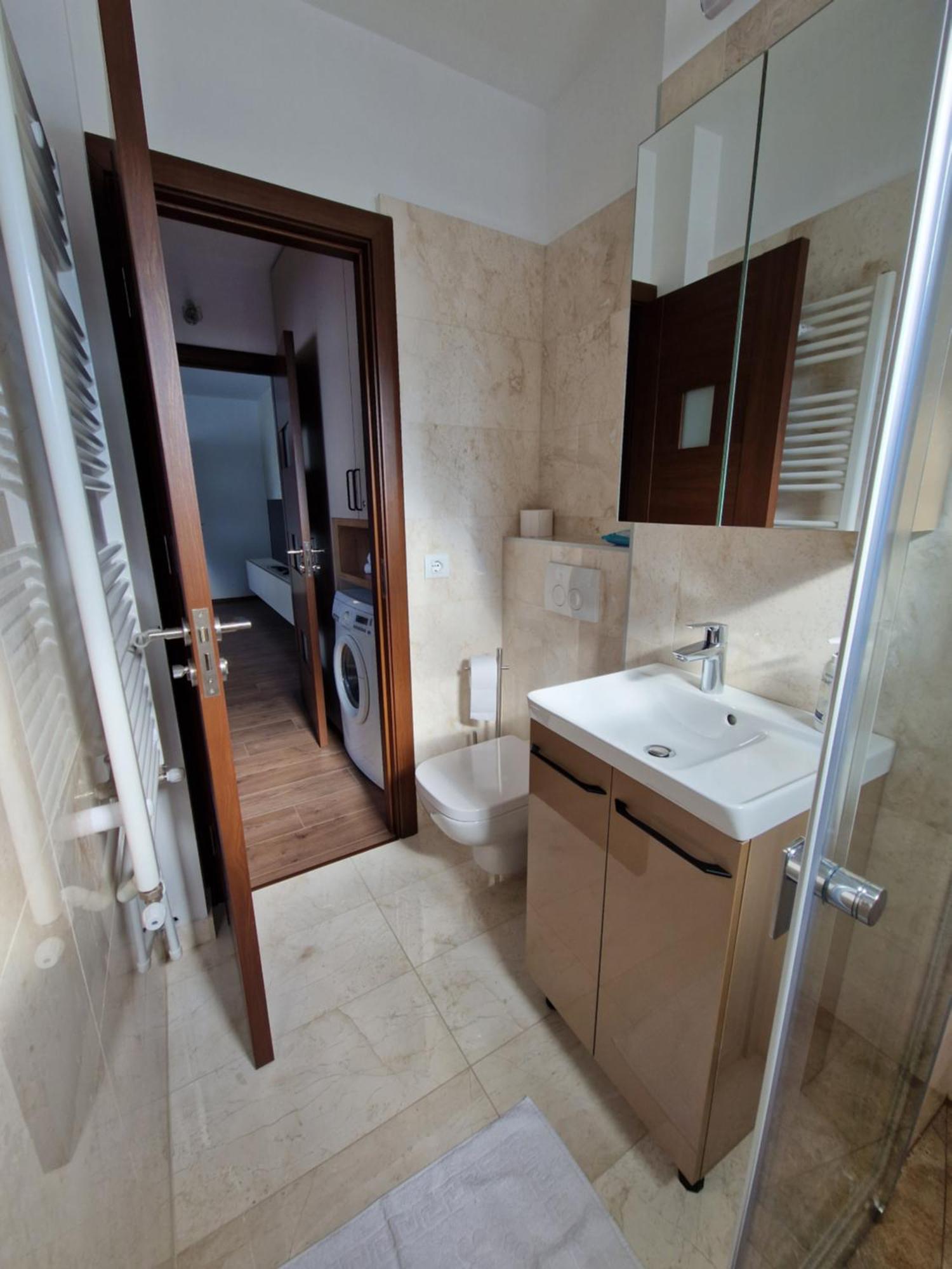 Downtown Apartment Ramnicu Valcea Ngoại thất bức ảnh