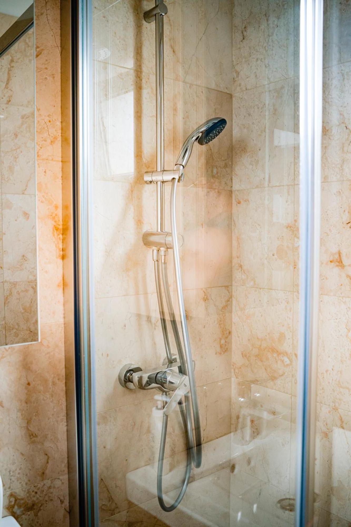 Downtown Apartment Ramnicu Valcea Ngoại thất bức ảnh